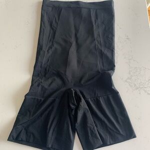SPANX High waisted mid thigh shapewear shorts